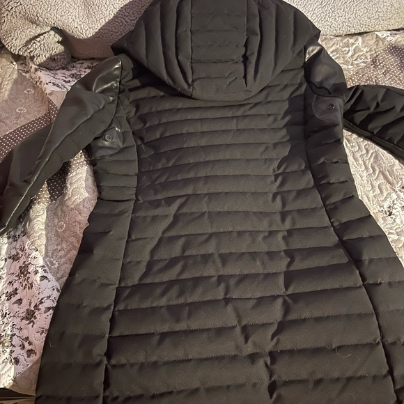 Beautiful Rudsak jacket.  Used but good condition. Size small - Picture 4 of 9